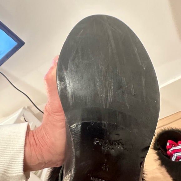 Prada women’s black leather and fur boots - Picture 3 of 6